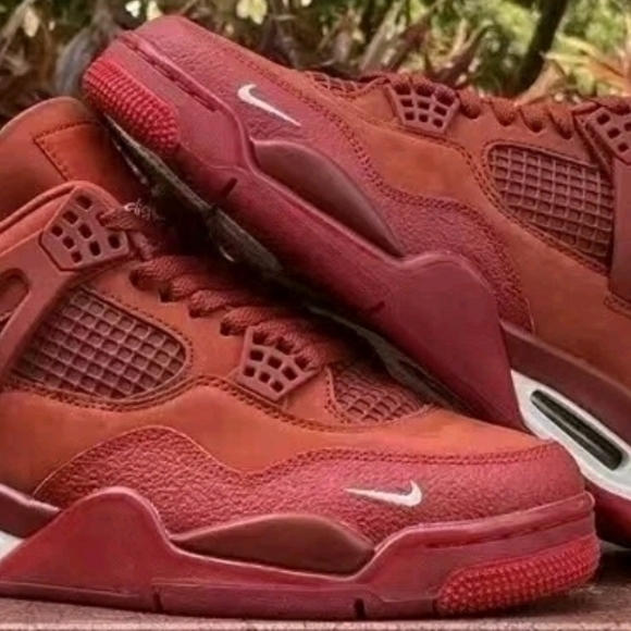 Nike Men's Burgundy Sneakers
